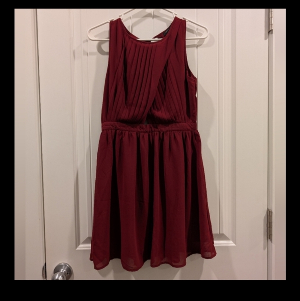 Elegant Burgundy Dress - Picture 7 of 7